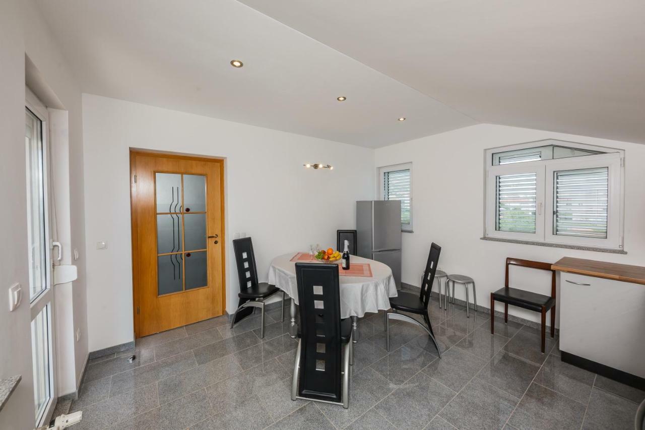 Apartman Lucija Kaštela المظهر الخارجي الصورة