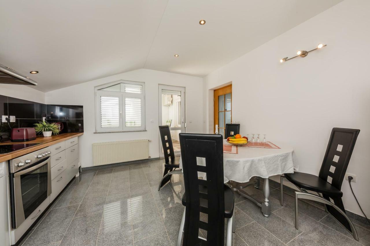 Apartman Lucija Kaštela المظهر الخارجي الصورة